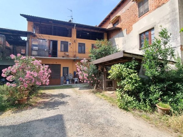 casa indipendente in vendita a Gattinara