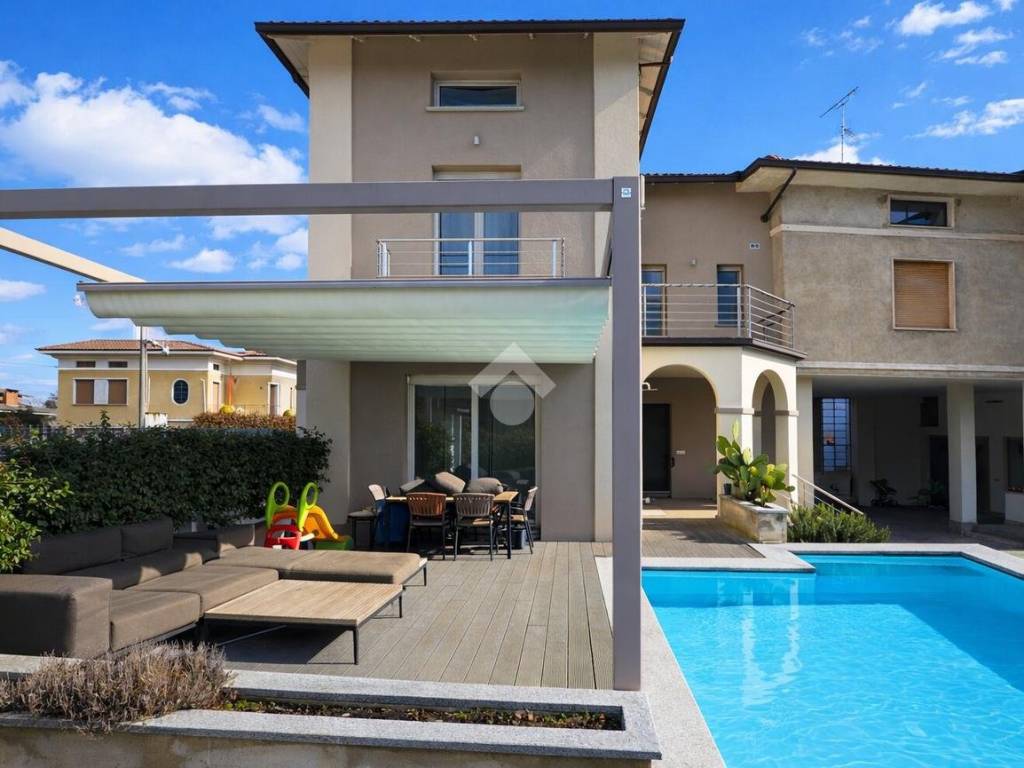 casa indipendente in vendita a Gattinara