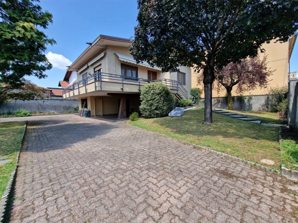 casa indipendente in vendita a Gattinara