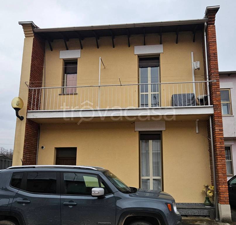 casa indipendente in vendita a Gattinara