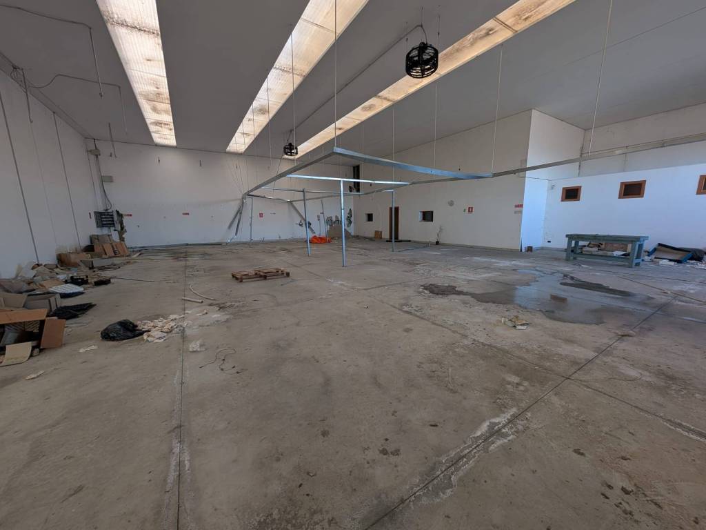 locale commerciale in vendita a Gattinara