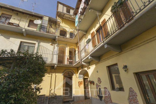 casa indipendente in vendita a Gattinara