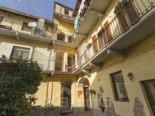 casa indipendente in vendita a Gattinara
