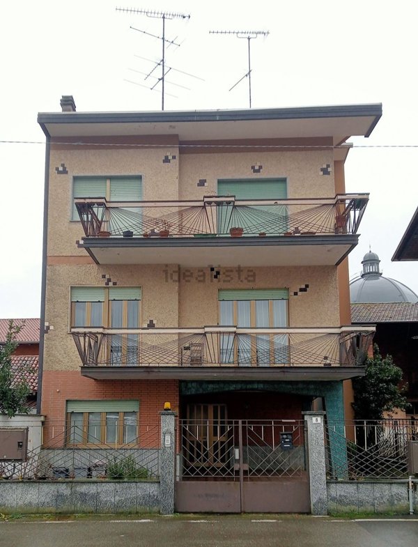 casa indipendente in vendita a Gattinara