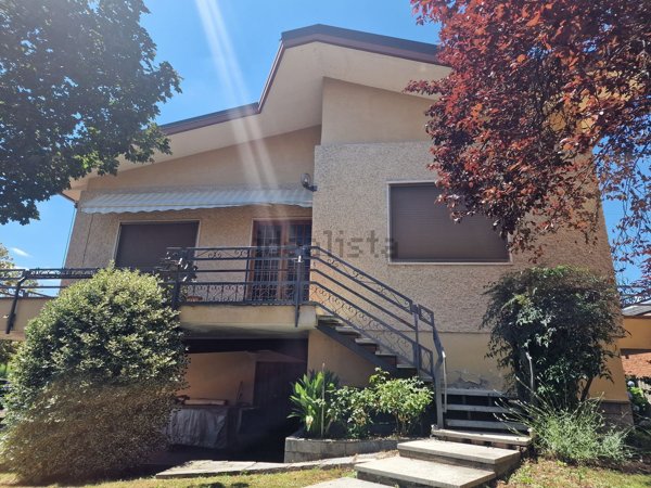 casa indipendente in vendita a Gattinara