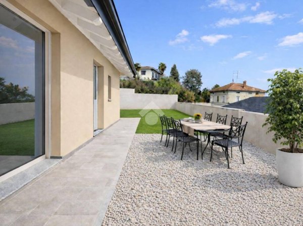 casa indipendente in vendita a Gattinara