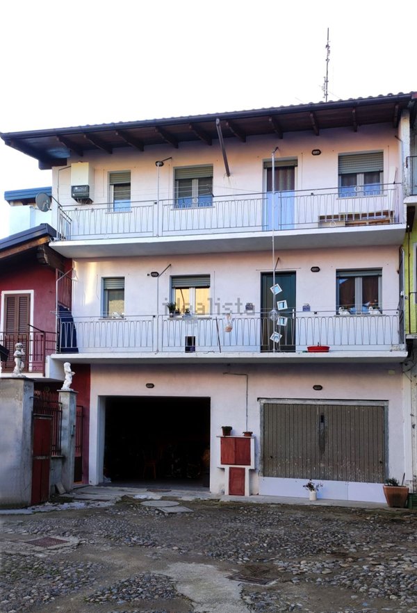 casa indipendente in vendita a Gattinara