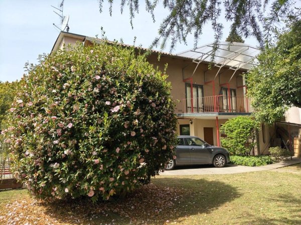 casa indipendente in vendita a Gattinara
