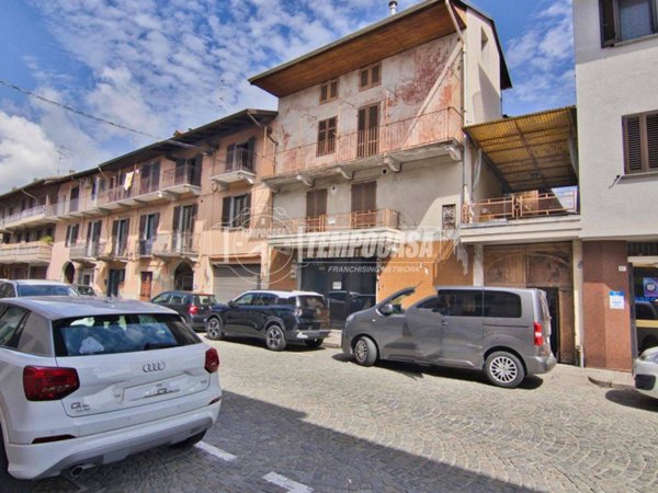 casa indipendente in vendita a Gattinara