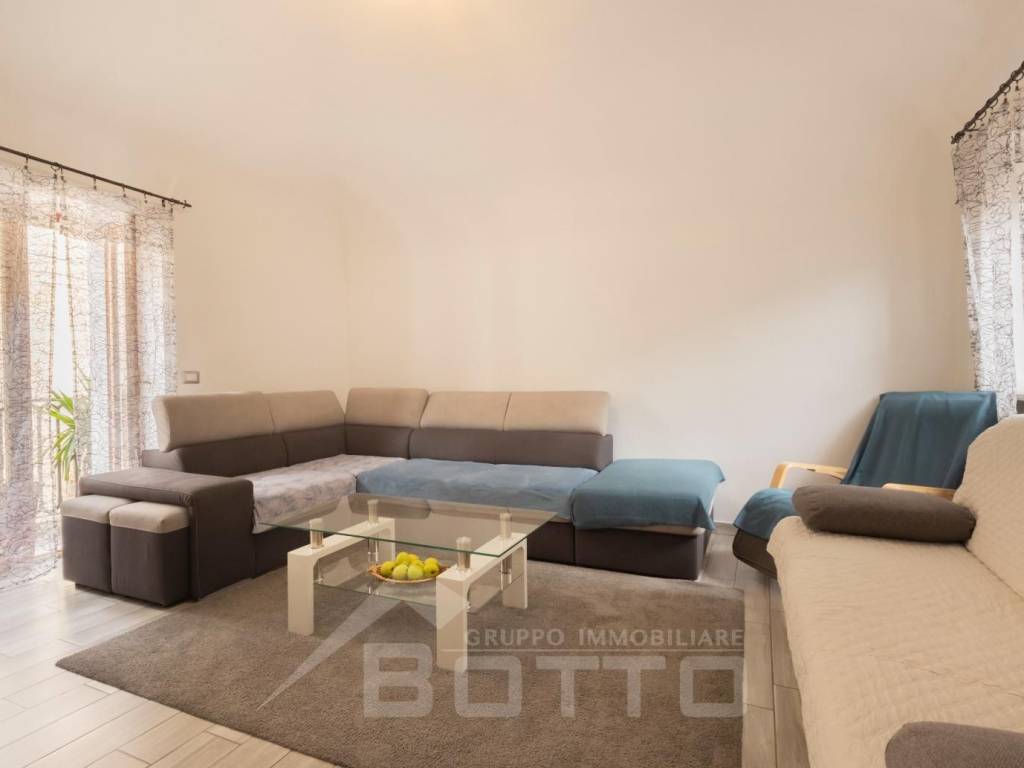 intera palazzina in vendita a Gattinara