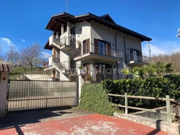 casa indipendente in vendita a Gattinara