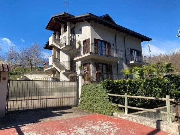 casa indipendente in vendita a Gattinara