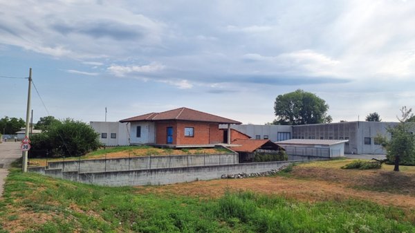 casa indipendente in vendita a Gattinara