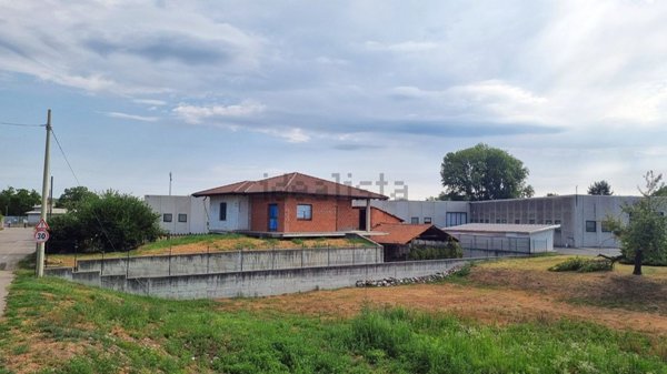 casa indipendente in vendita a Gattinara