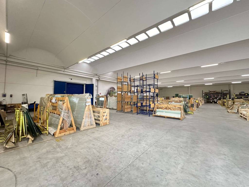 locale commerciale in vendita a Ghislarengo
