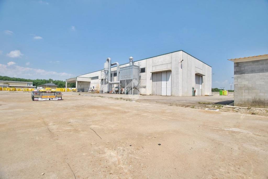 locale commerciale in vendita a Ghislarengo