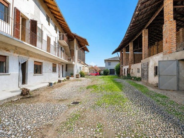 casa indipendente in vendita a Ghislarengo