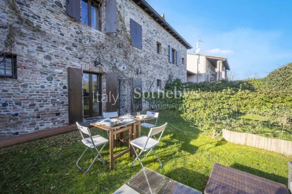 casa indipendente in vendita ad Agazzano in zona Bastardina