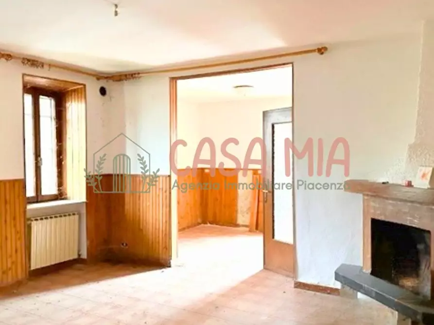casa indipendente in vendita ad Agazzano in zona Rivasso