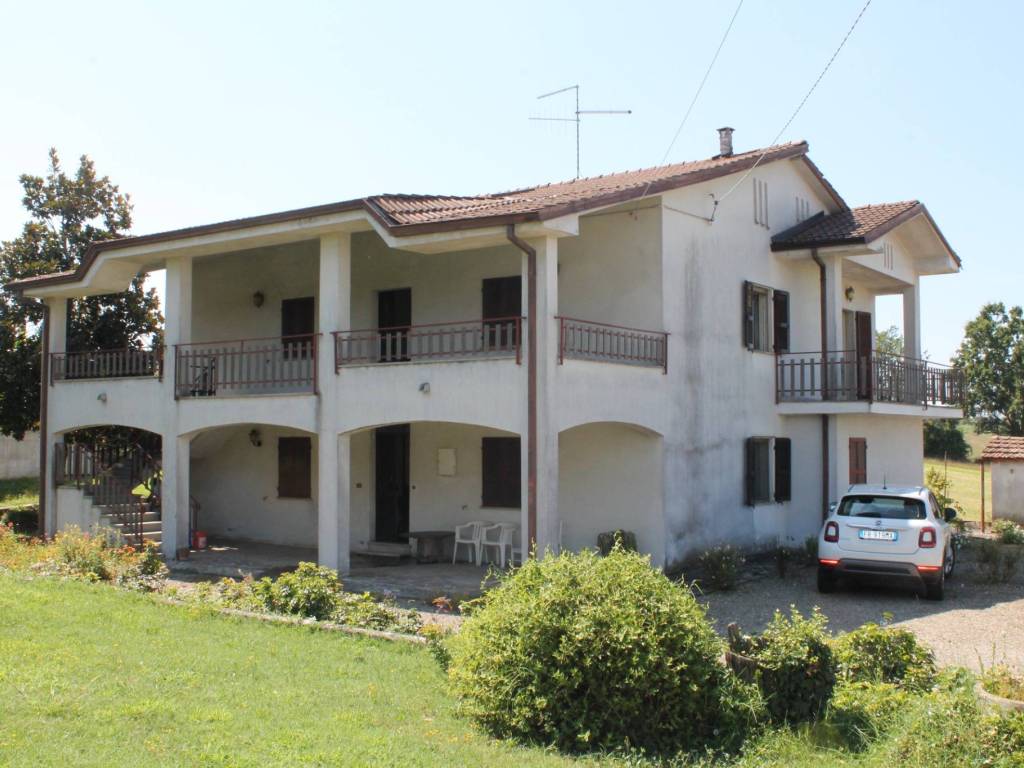casa indipendente in vendita ad Agazzano