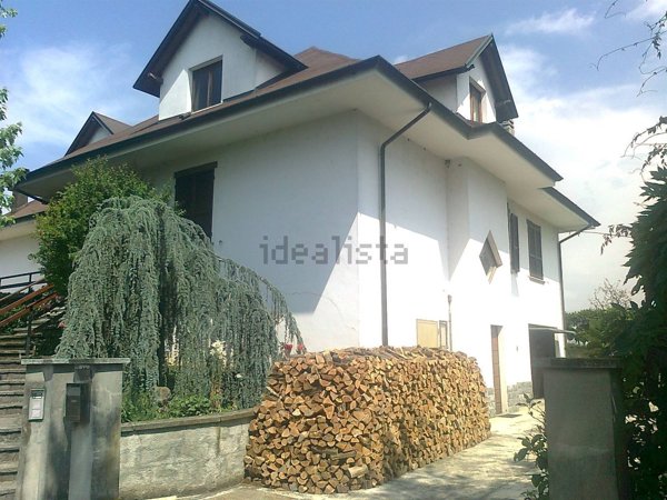 casa indipendente in vendita ad Agazzano in zona Sarturano