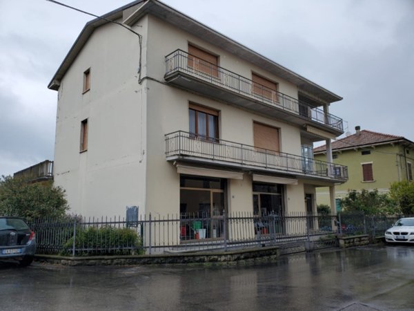negozio in vendita ad Agazzano