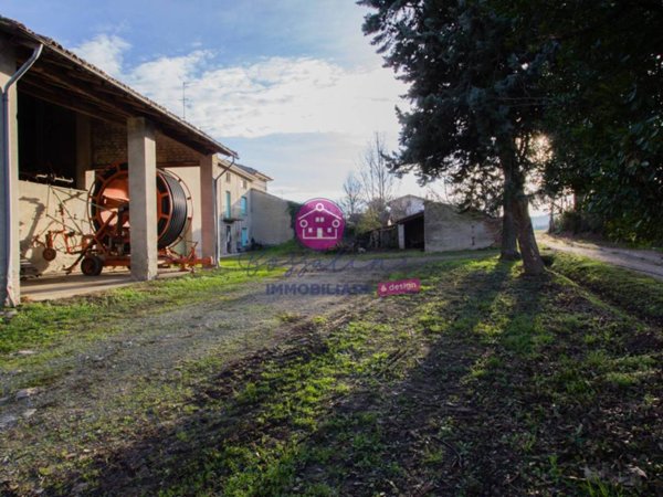 casa indipendente in vendita ad Agazzano in zona Cantone
