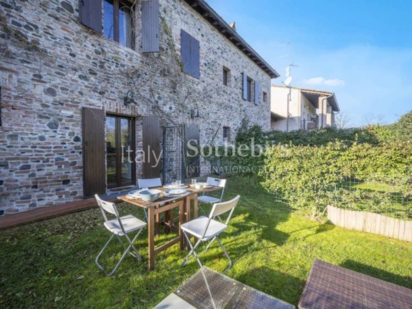 casa indipendente in vendita ad Agazzano in zona Bastardina