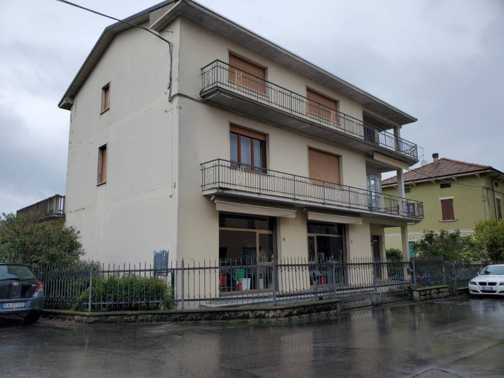 negozio in vendita ad Agazzano