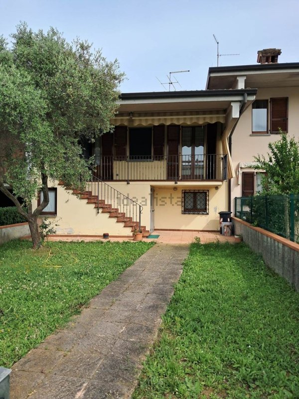 casa indipendente in vendita ad Agazzano