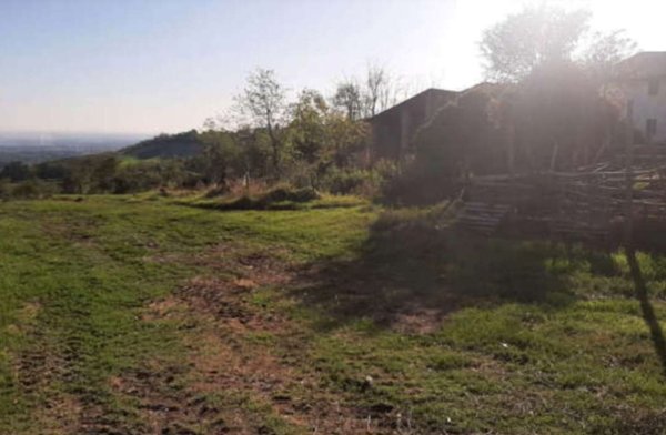terreno agricolo in vendita ad Agazzano