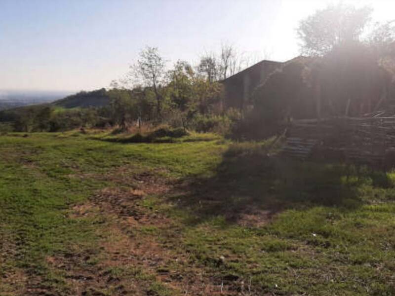 terreno agricolo in vendita ad Agazzano