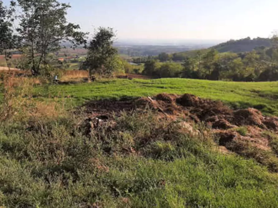 terreno agricolo in vendita ad Agazzano