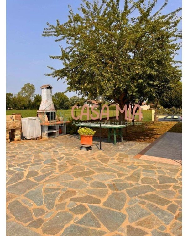 casa indipendente in vendita ad Agazzano