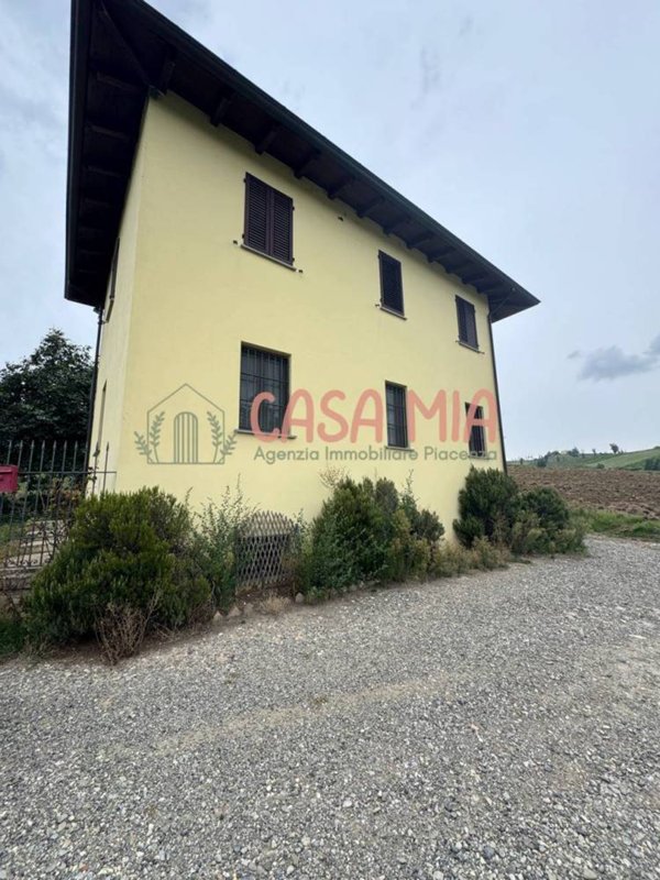 casa indipendente in vendita ad Agazzano