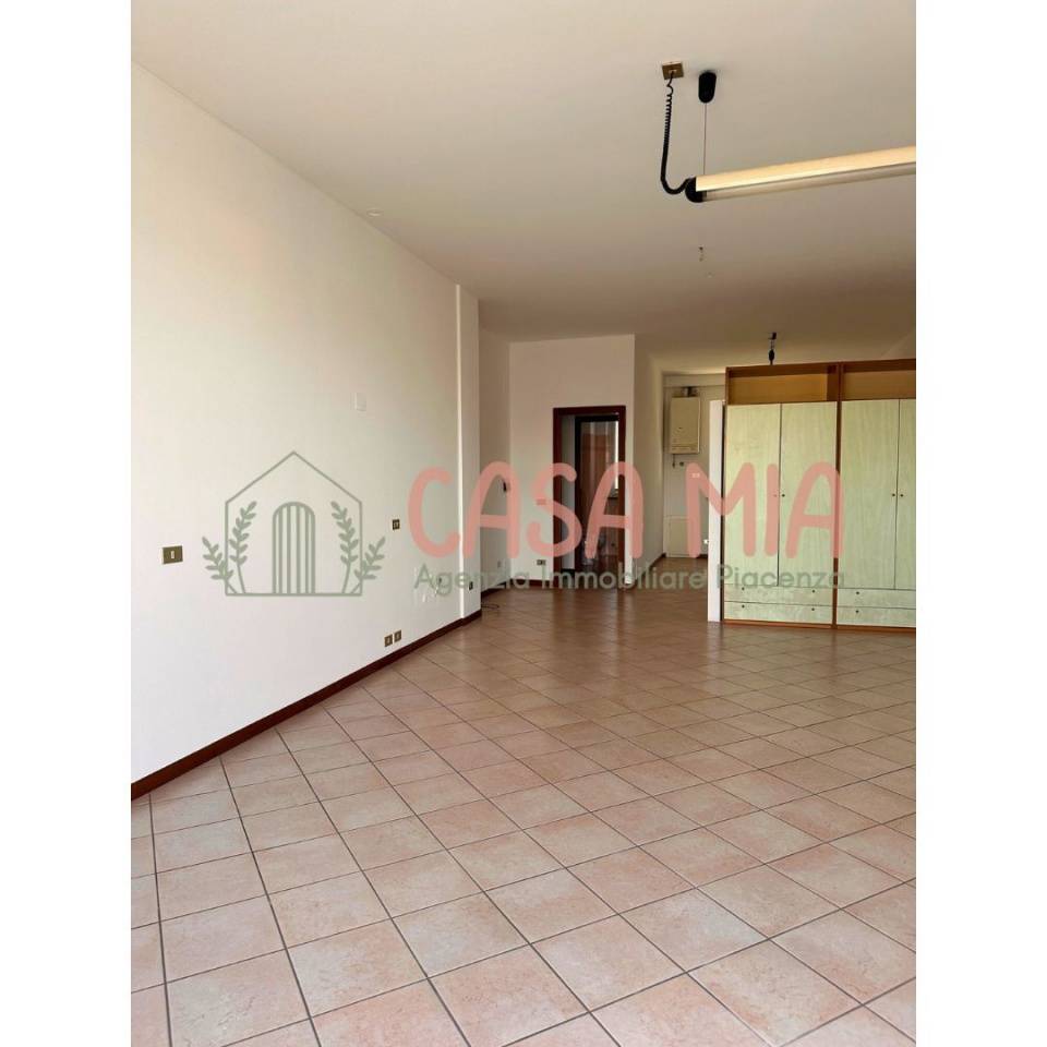 ufficio in vendita ad Agazzano