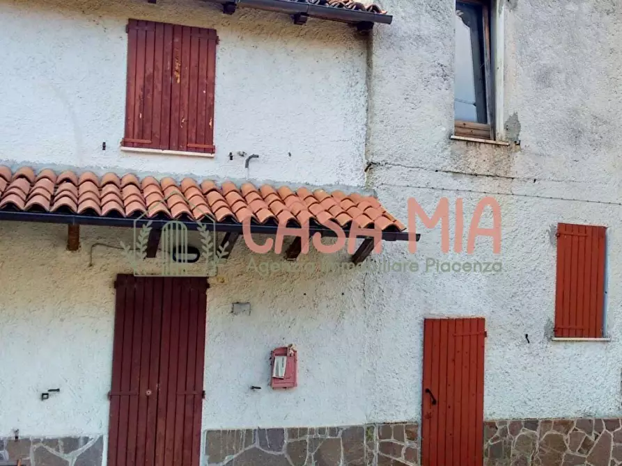 casa semindipendente in vendita ad Agazzano in zona Rivasso