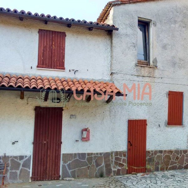 casa semindipendente in vendita ad Agazzano