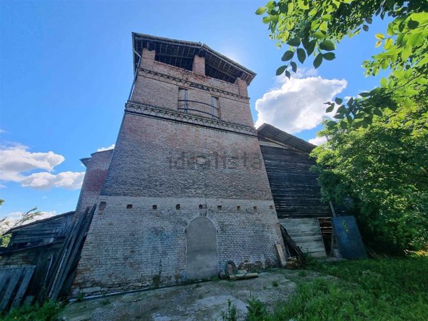 casale in vendita ad Agazzano