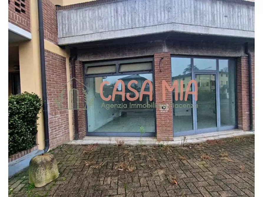 negozio in vendita ad Agazzano