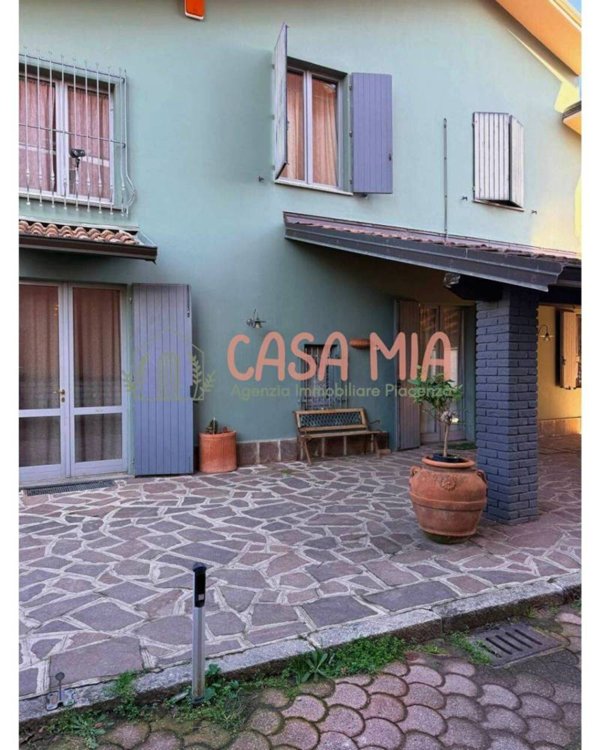 casa indipendente in vendita ad Agazzano