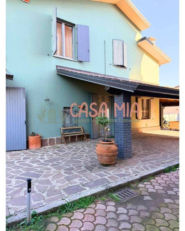 casa indipendente in vendita ad Agazzano