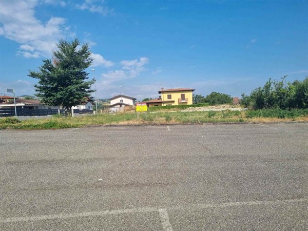 terreno edificabile in vendita ad Agazzano