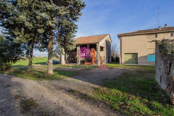 casa indipendente in vendita ad Agazzano in zona Cantone
