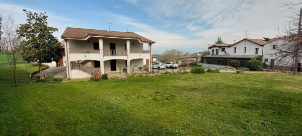 casa indipendente in vendita ad Agazzano