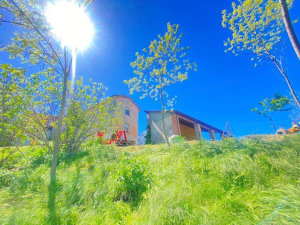 casa indipendente in vendita ad Agazzano in zona Tavernago