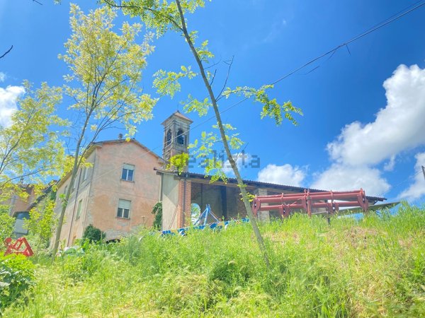 casale in vendita ad Agazzano