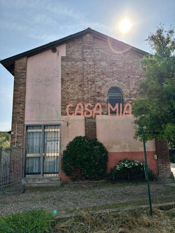 casa indipendente in vendita ad Agazzano