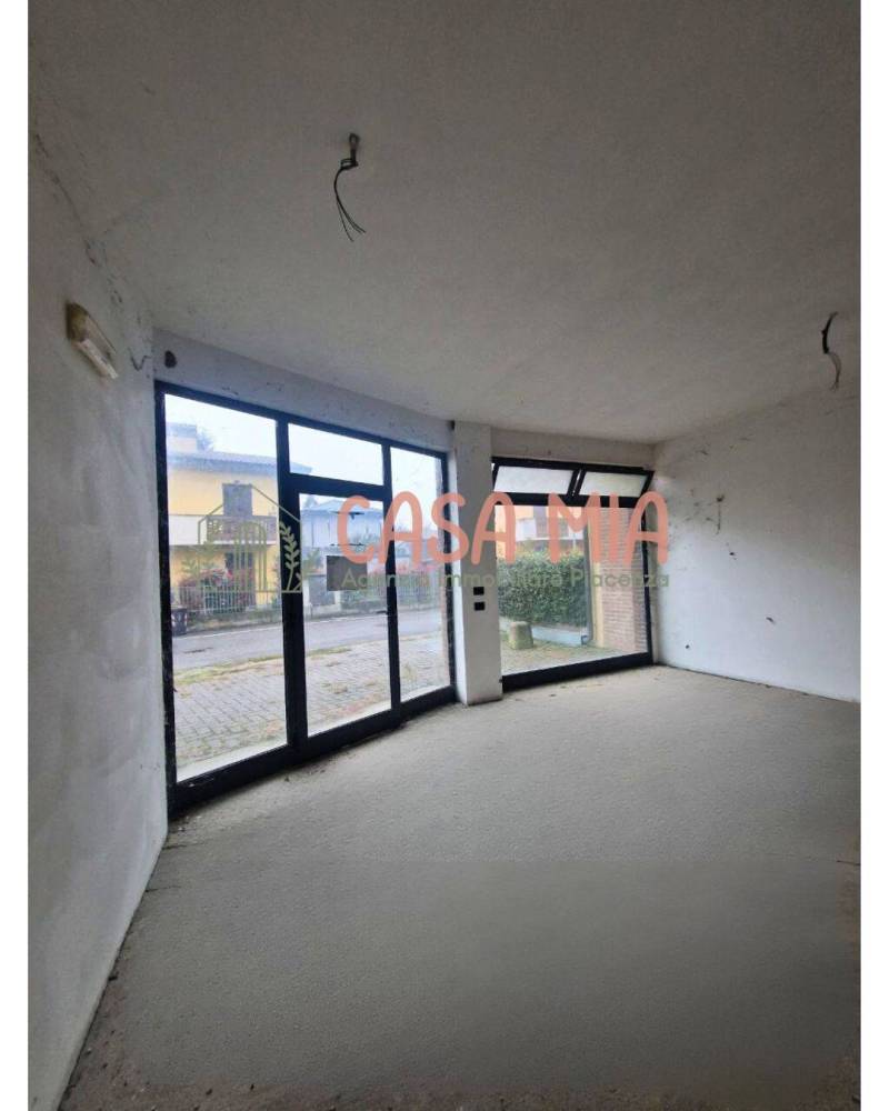 negozio in vendita ad Agazzano