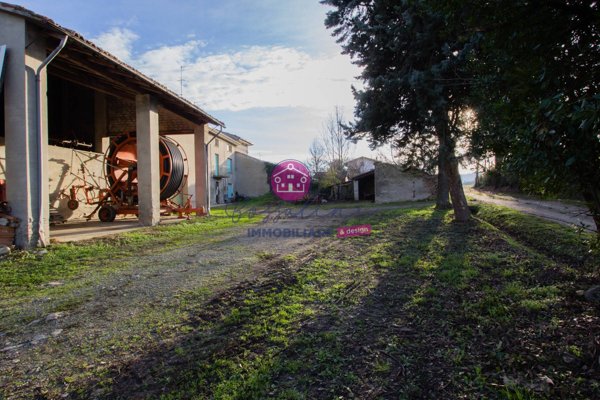casa indipendente in vendita ad Agazzano in zona Cantone